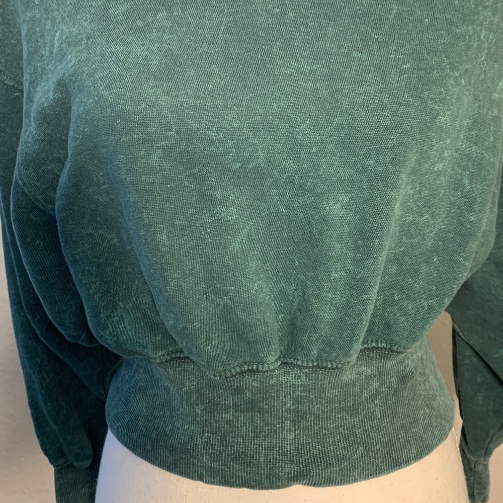 Be You women’s medium Green Cropped Sweatshirt - Picture 4 of 10